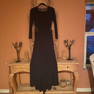 STUNNING BLACK AND GOLD LACE CUT OUT MAXIE WITH SMALL TRAIN (4)